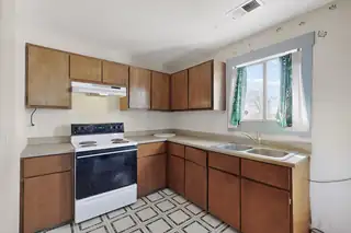 3 California Court Bedroom