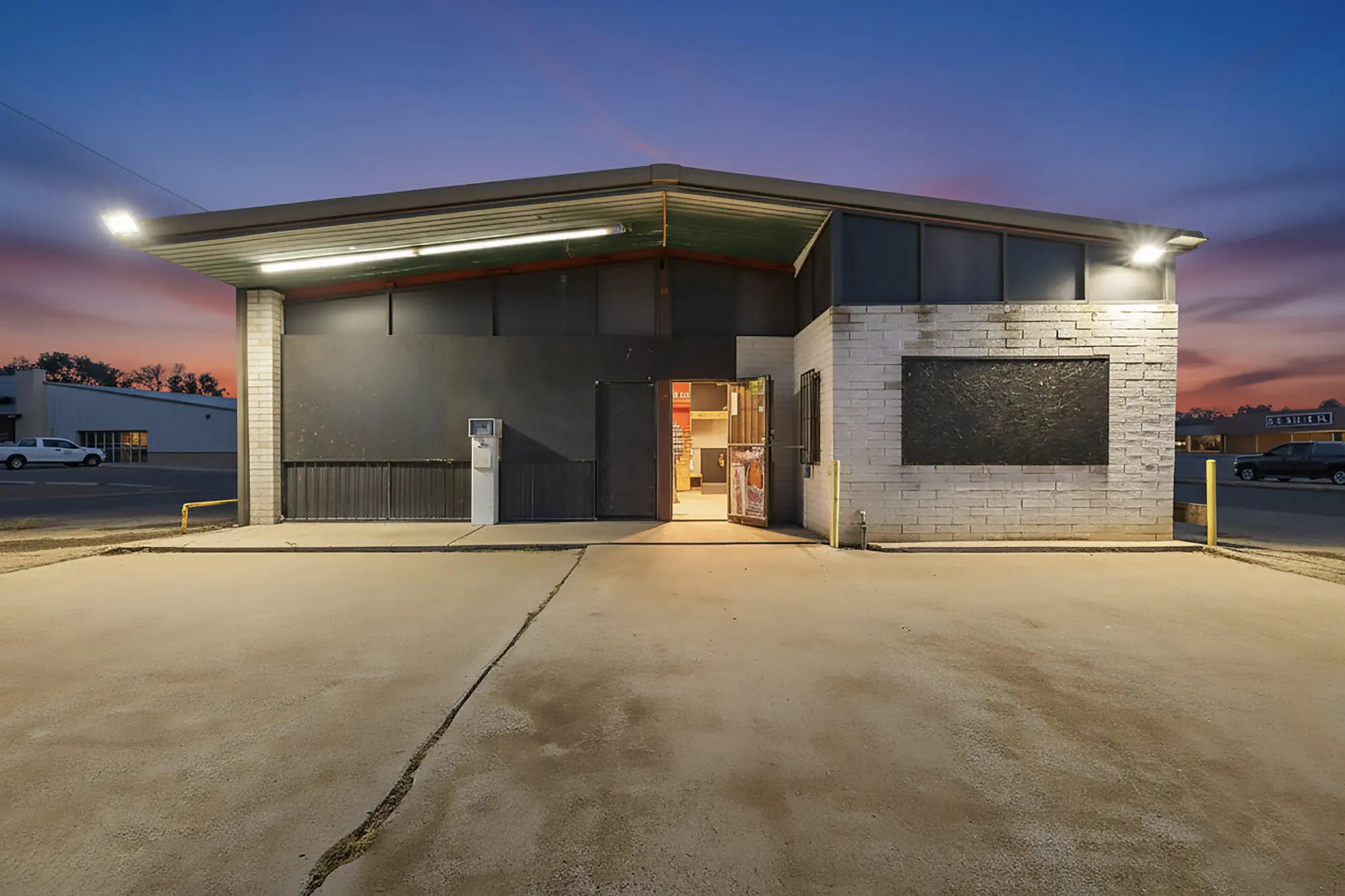 600 E Reinken Avenue