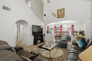 5004 W Lea Drive SW Living Room