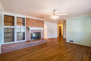 2912 MESILLA Street NE Living Room
