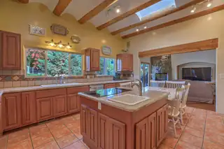 10421 OAKLAND Avenue NE Kitchen