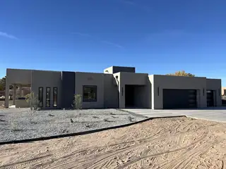 123 Tierra Encantada, Corrales