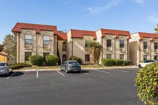 811 Country Club Drive SE APT 1B Exterior Front