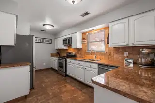85 Lynwood Drive SE Kitchen