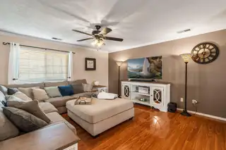 85 Lynwood Drive SE Living Room