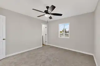 1008 W Ross Avenue Bedroom