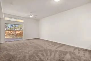 612 Wanda Street SW Living Room