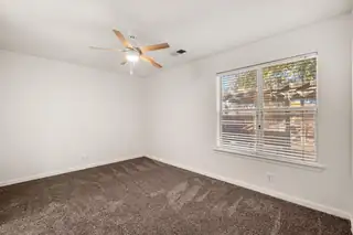 612 Wanda Street SW Living Room