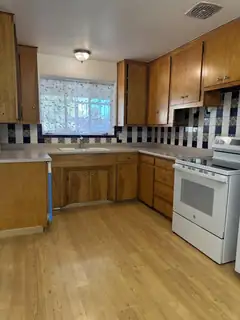 445 Graceland Drive SE Living Room