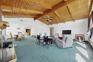 213 Hillman Street Living Room