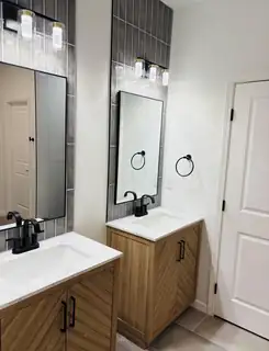 380 Deluvina Place SW Bathroom