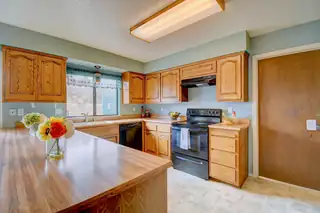 5624 Amigo Way NE Kitchen