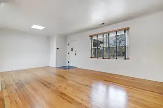 809 Wellesley Drive NE Living Room