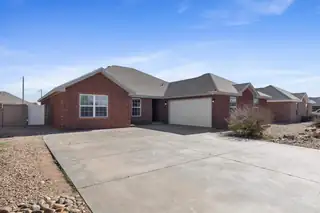 2221 Boxwood Circle, Portales 