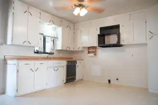 1117 Monroe Street SE Kitchen