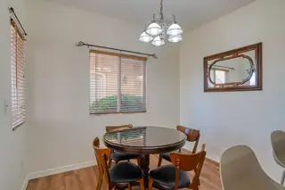 6800 Vista Del Norte Road NE 2518 Dining Room
