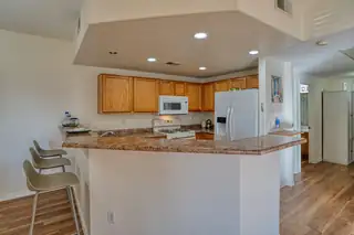 6800 Vista Del Norte Road NE 2518 Kitchen