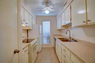 1601 Pennsylvania Street NE L-7 Kitchen