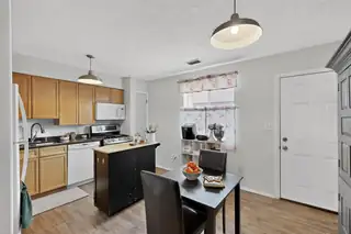 603 Santa Fe Avenue Kitchen