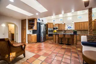 6123 Casa De Vida NE Kitchen