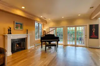 2809 Calle Del Rio NW Living Room