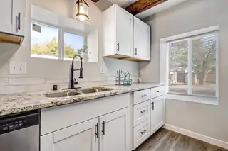 816 Alvarado Drive SE Kitchen