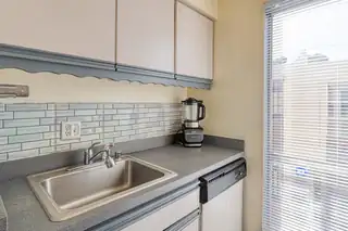 1601 Pennsylvania Street NE P4 Kitchen