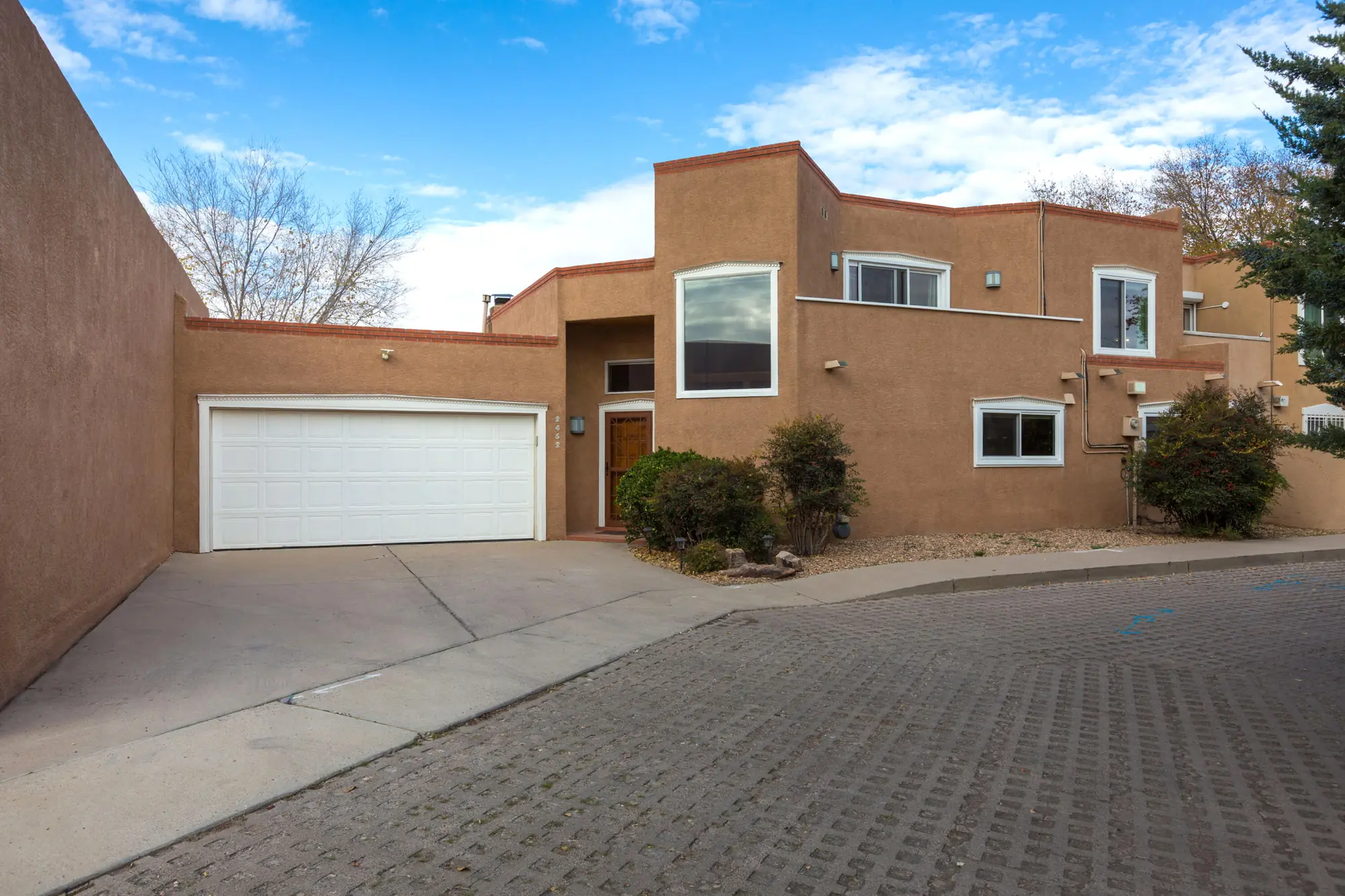 2452 Plaza Vizcaya NW