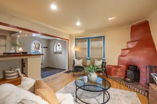 222 Amherst Drive NE Living Room