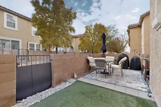 601 Menaul Boulevard NE UNIT 3203 Backyard