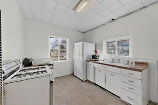 1911 Valley Road SW Kitchen