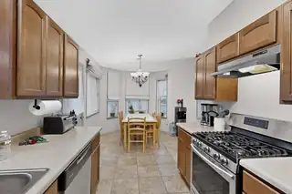 21 Trade Court Court Kitchen