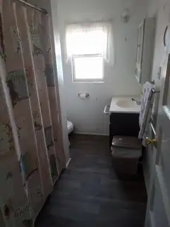 2403 Broadway Boulevard NE Bathroom