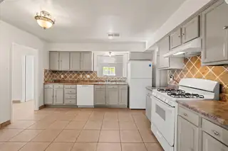 10510 Del Rey Road SW Kitchen