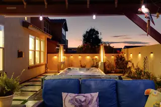 6631 Yawkey Way NE Exterior Front