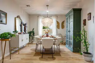 6631 Yawkey Way NE Dining Room