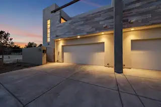 705 Alcalde Place SW lower 