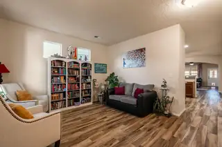 3619 Buckskin Loop NE Living Room