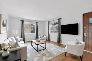 1810 Anderson Place SE Living Room