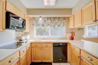 6900 Marilyn Avenue NE Kitchen