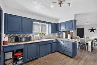 112 E Aragon Road Kitchen