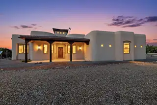 102 Rocking R L Road, Mountainair