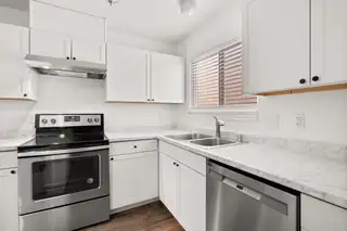 1344 Grande Boulevard SE APT G Kitchen