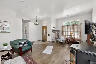 8004 Corte Del Viento NW Living Room