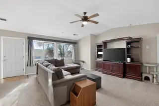 2001 Valley View Drive SW Living Room