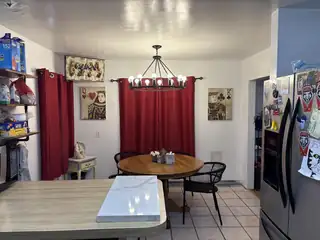 825 Palomas Drive SE 