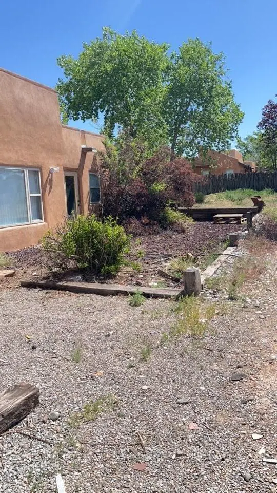 4537 Avenida Contenta