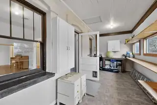 1005 Girard Boulevard NE Living Room