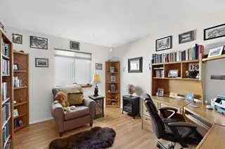 616 Mountain View Avenue NE Home Office