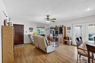 616 Mountain View Avenue NE Living Room
